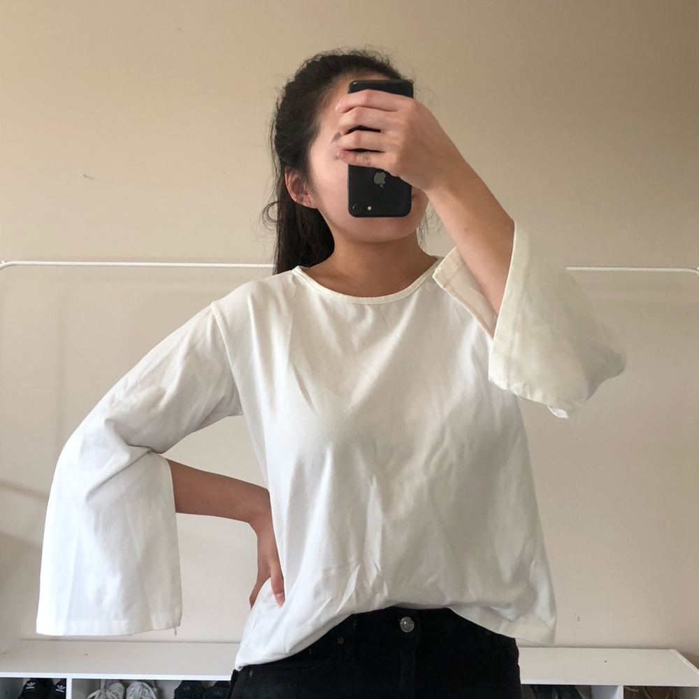 🖤SOLD ON MERCARI🖤 Bell sleeve open long sleeve